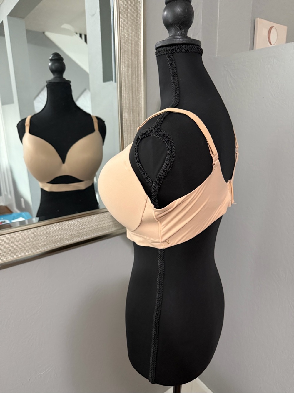 Victoria’s Secret Incredible Padded No Wire Nude Bra Size 38DD - Picture 3 of 7